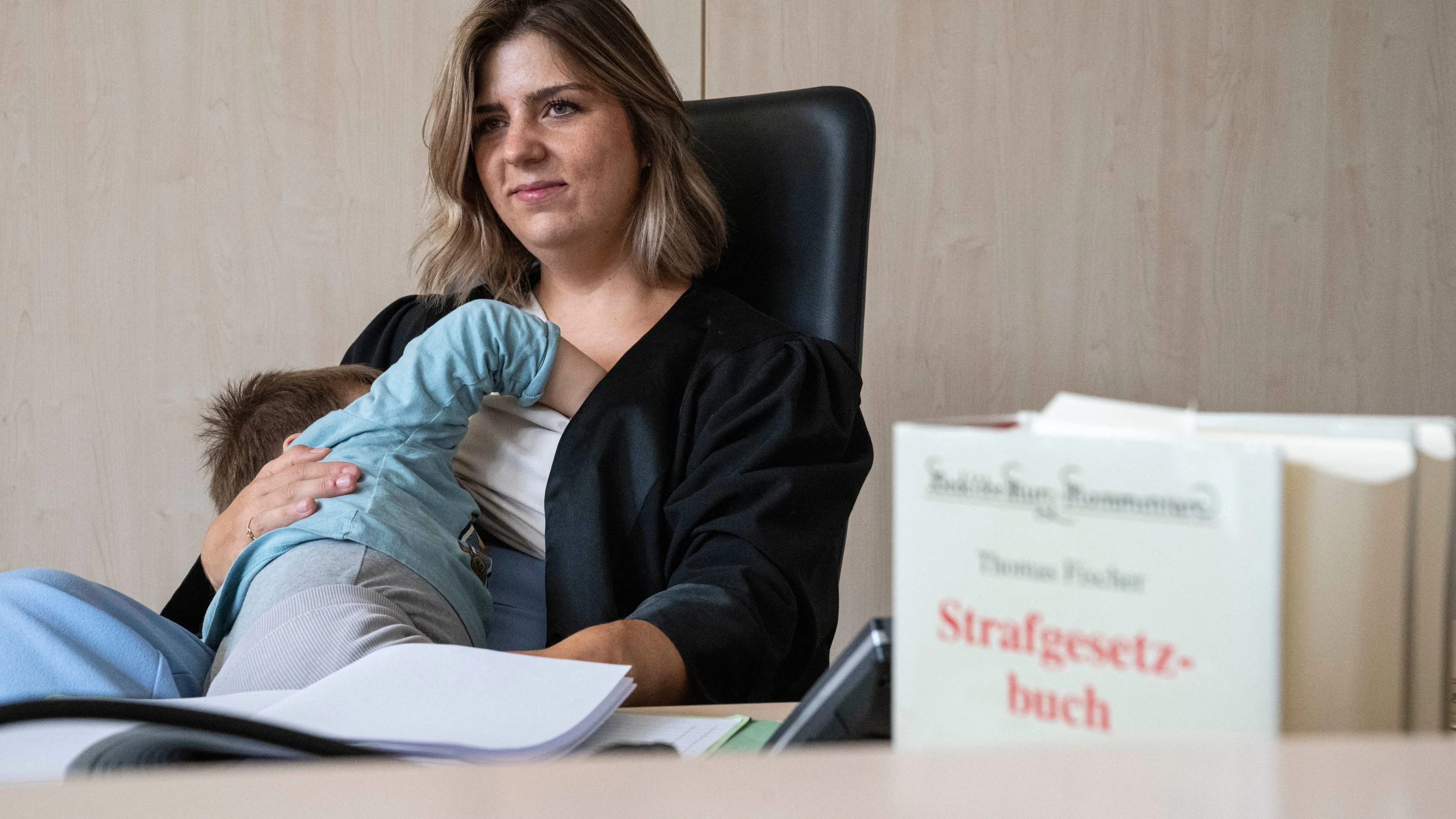 Anwältin stillt ihr Baby im Gericht und berichtet über Reaktionen